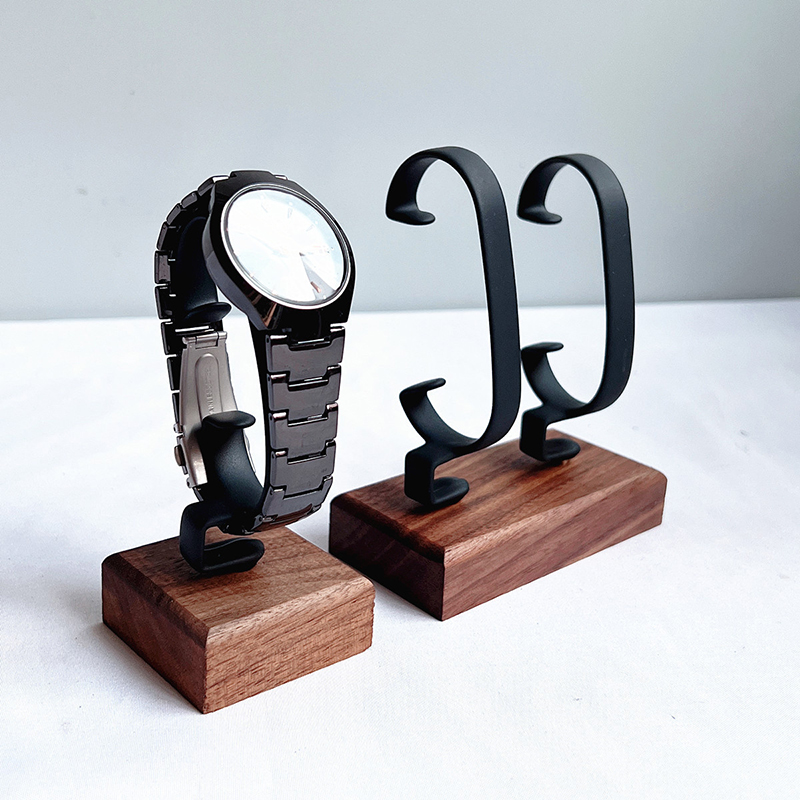 Wooden C-Shaped Watch Holder J - đánh giá và giá Jewelry And Watches Inc