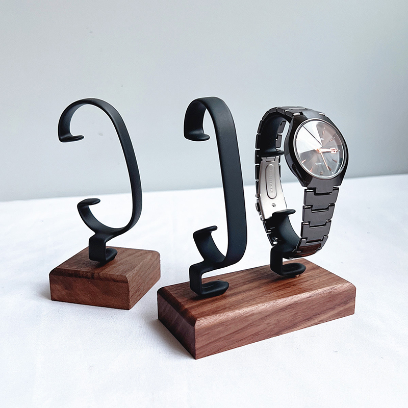 Wooden C-Shaped Watch Holder J - đánh giá và giá Jewelry And Watches Inc